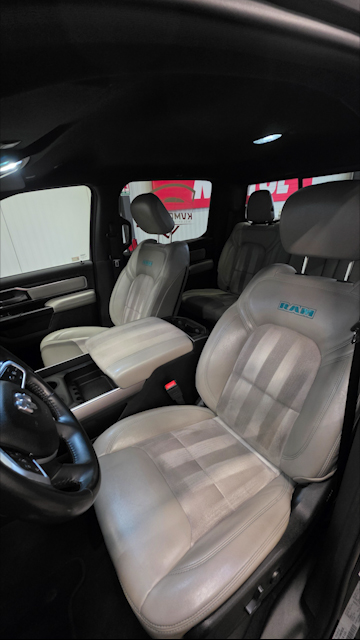 Dodge RAM 1500 finition intérieur