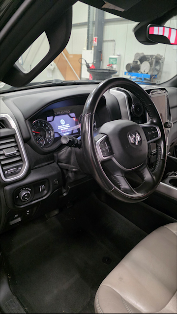 Dodge RAM 1500 avant gauche - avant