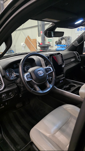 Dodge RAM 1500 avant gauche - après