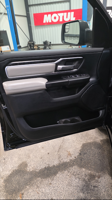 Dodge RAM 1500 porte gauche - après