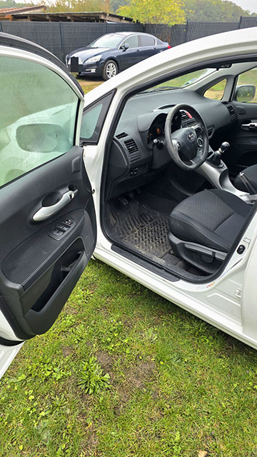 Toyota Auris intérieur gauche avant