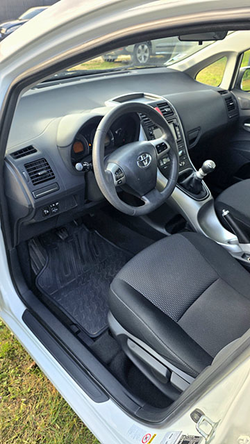 Toyota Auris intérieur gauche après
