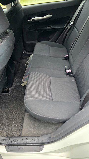 Toyota Auris intérieur arrière avant