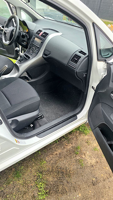 Toyota Auris intérieur droit avant